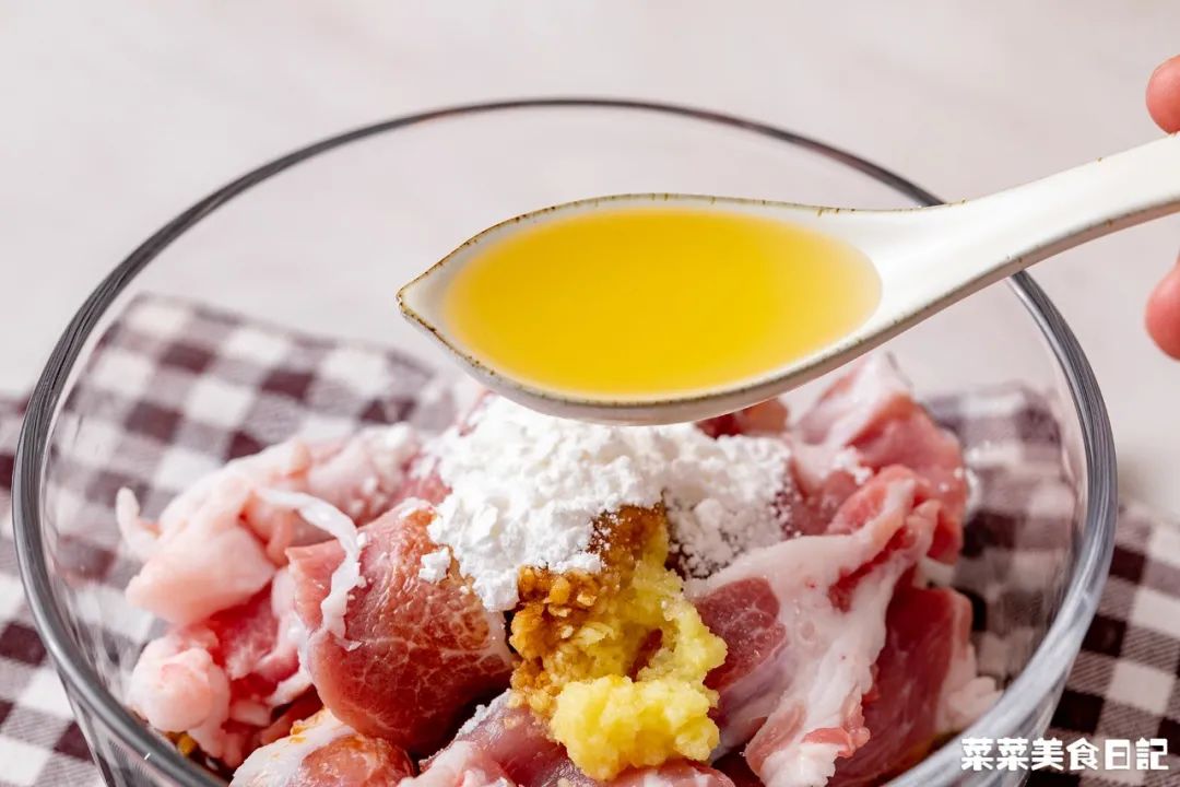 上班族午饭微波炉加热,微波炉解决一日三餐