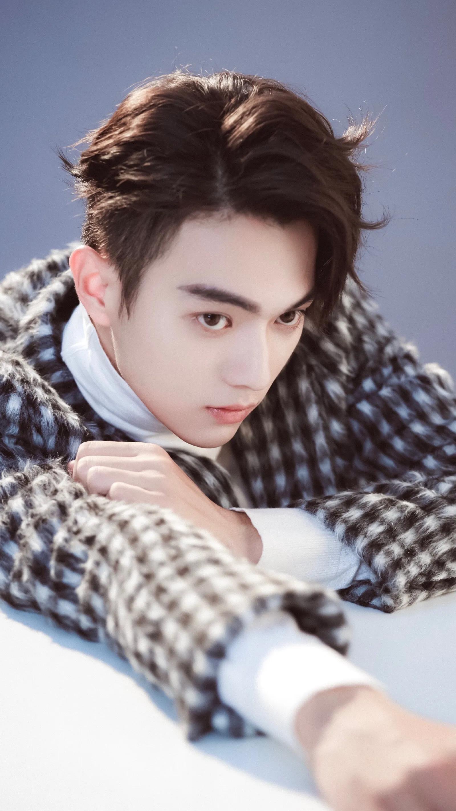 天生“花心脸”，痞帅不油腻，这6位自带坏男生魅力，不耍帅也酷