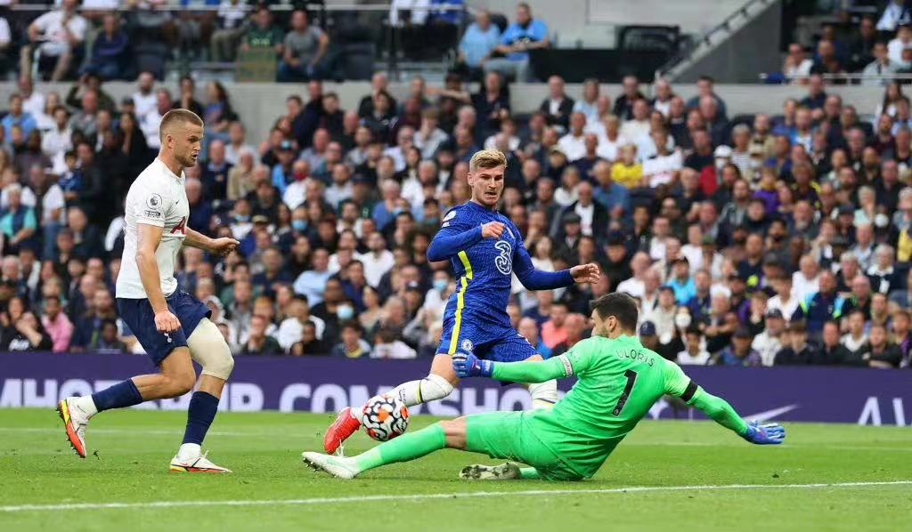 蓝军“倒车”传统撞碎白鹿巷