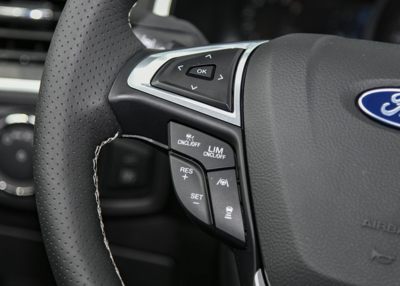 福特锐界2020款st-line黑色,2020款锐界和2021款锐界区别