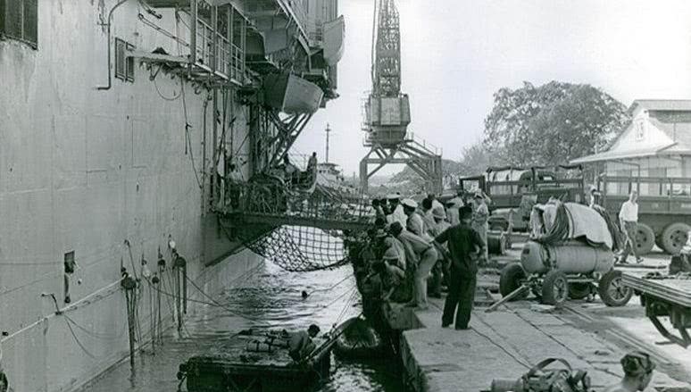 1964年，北越的蛙人有多厉害？六人巧施妙计，炸沉美军卡德号航母