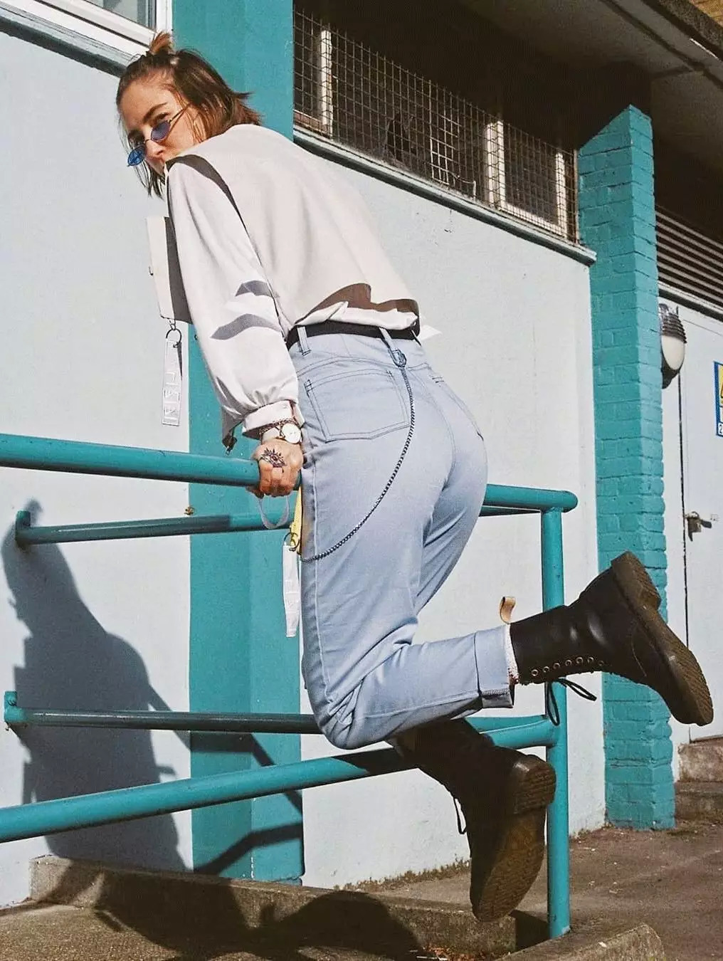 一点也不热，酷妹的马丁靴里都有空调