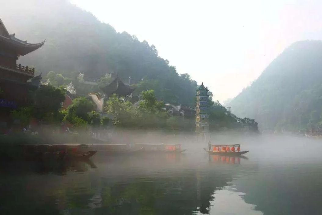 凤凰古城徒步讲解打卡视频,凤凰古城仙剑三取景地打卡