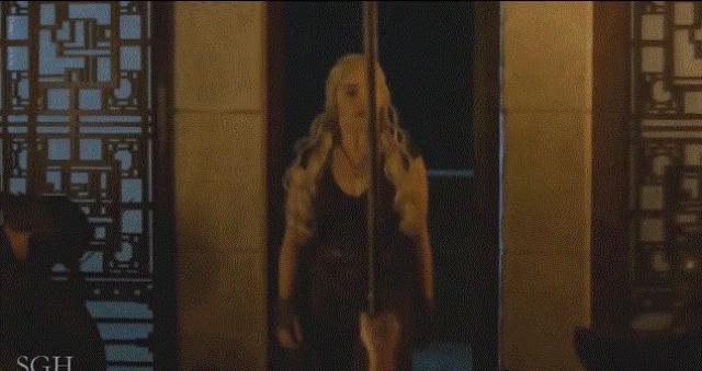 拍裸戏走红、被嘲最丑“花瓶”，为了成名她都经历了什么？