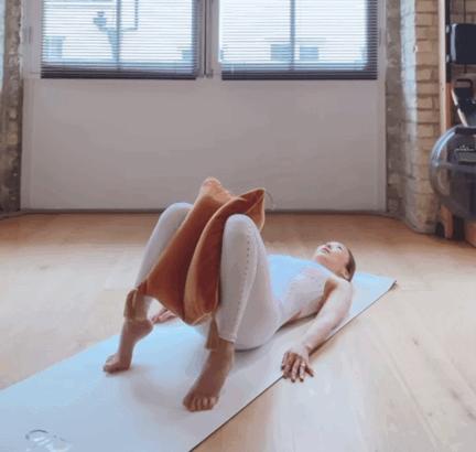 大腿内侧肉多又松弛？1套动作帮你解决难看的大腿“拜拜肉”