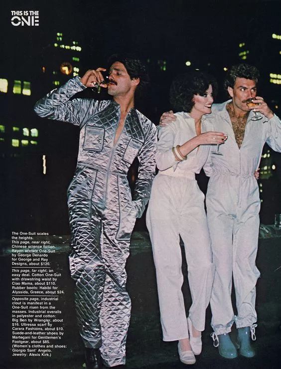 易烊千玺最新机场小脚裤,易烊千玺是不是最喜欢穿小脚裤