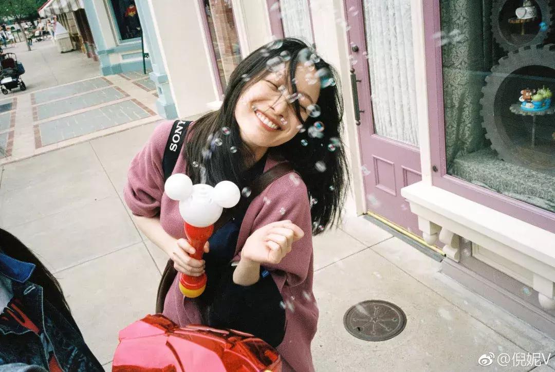 颜值不够衣品来凑高级感穿搭,颜值不够道具来凑墨镜style