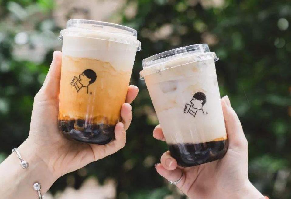 90后小伙卖奶茶创业身价过亿,一个正在创业的90后