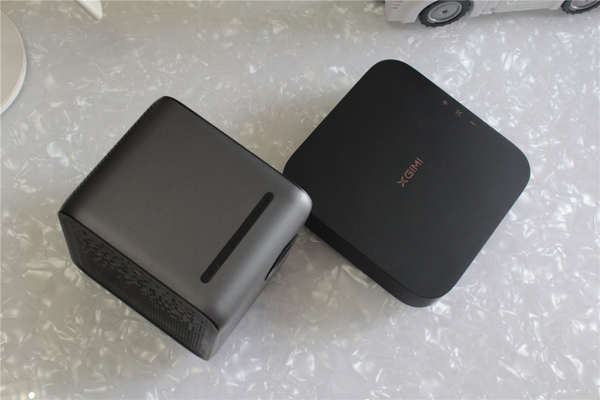 小米投影仪1代对比峰米smart,小米全色激光投影对比极米