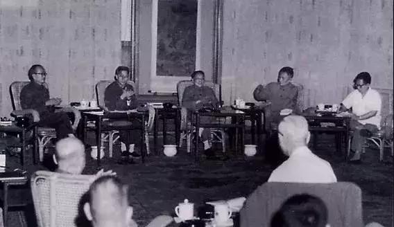 今天他115岁了，*小平邓**人生的40个瞬间