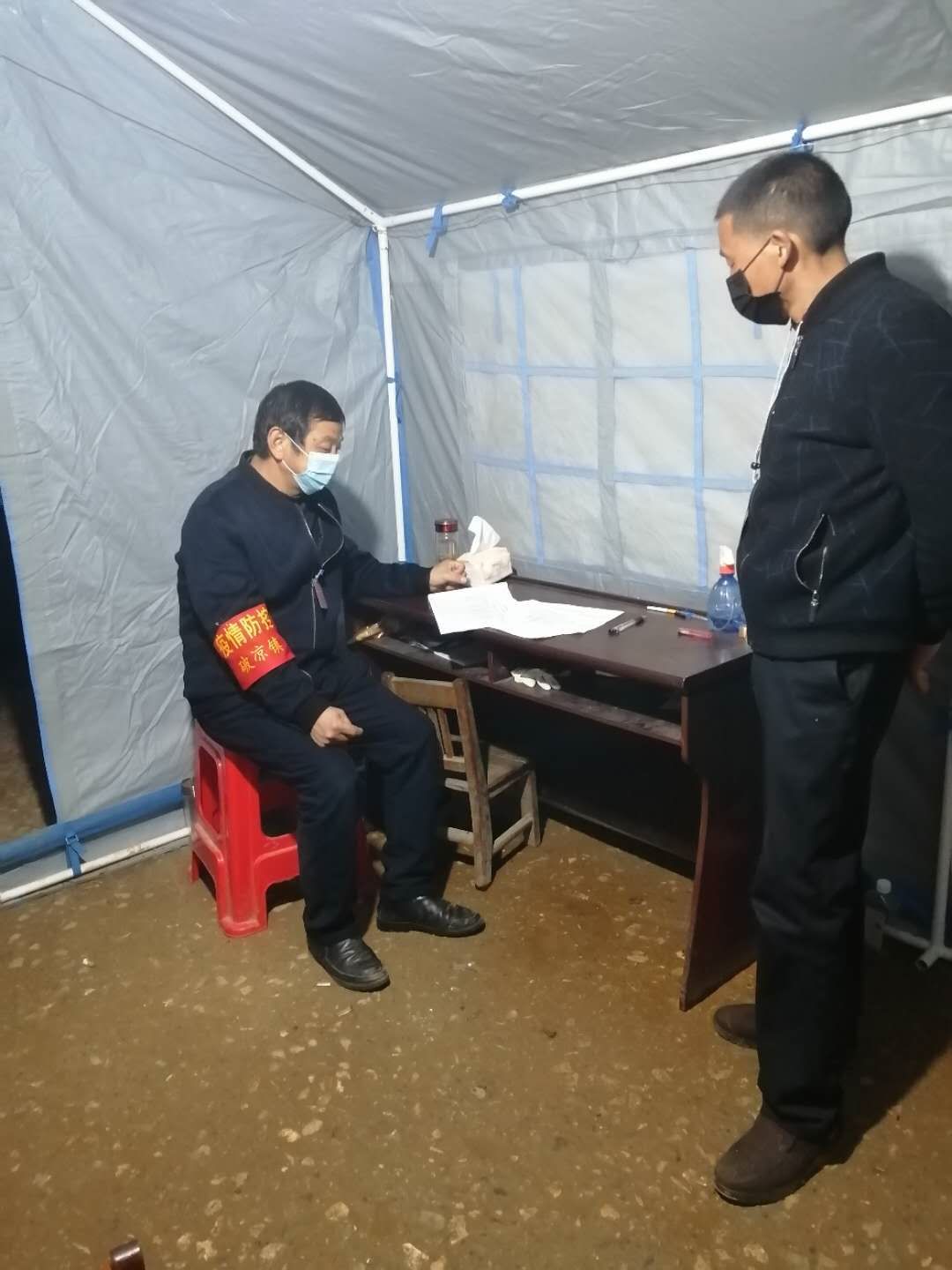 当妻子身患重病时丈夫的举动,夫妻两人都确诊了癌症放弃治疗