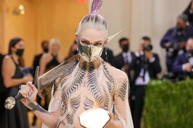 谷爱凌metgala红毯2021,红毯经典造型metgala