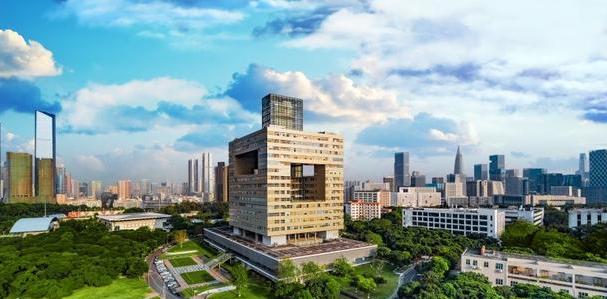 深圳大学知名校友孟晚舟,孟晚舟毕业华中科技大学哪个专业