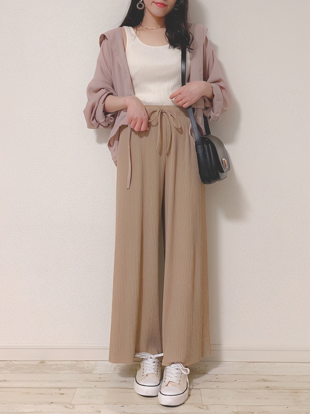 故事始于冬初,百褶裤的穿搭