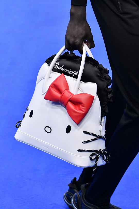 balenciaga2023早春包,hellokitty限定单肩包