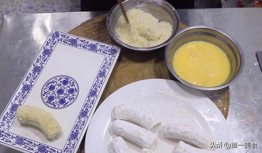 香蕉别再撕着吃了,香蕉别总扒皮直接吃