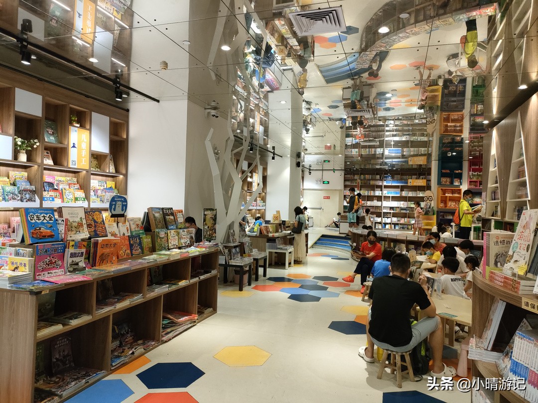 广州市中心的人气书店,书类品种齐全,文艺优雅,是悠闲好去处