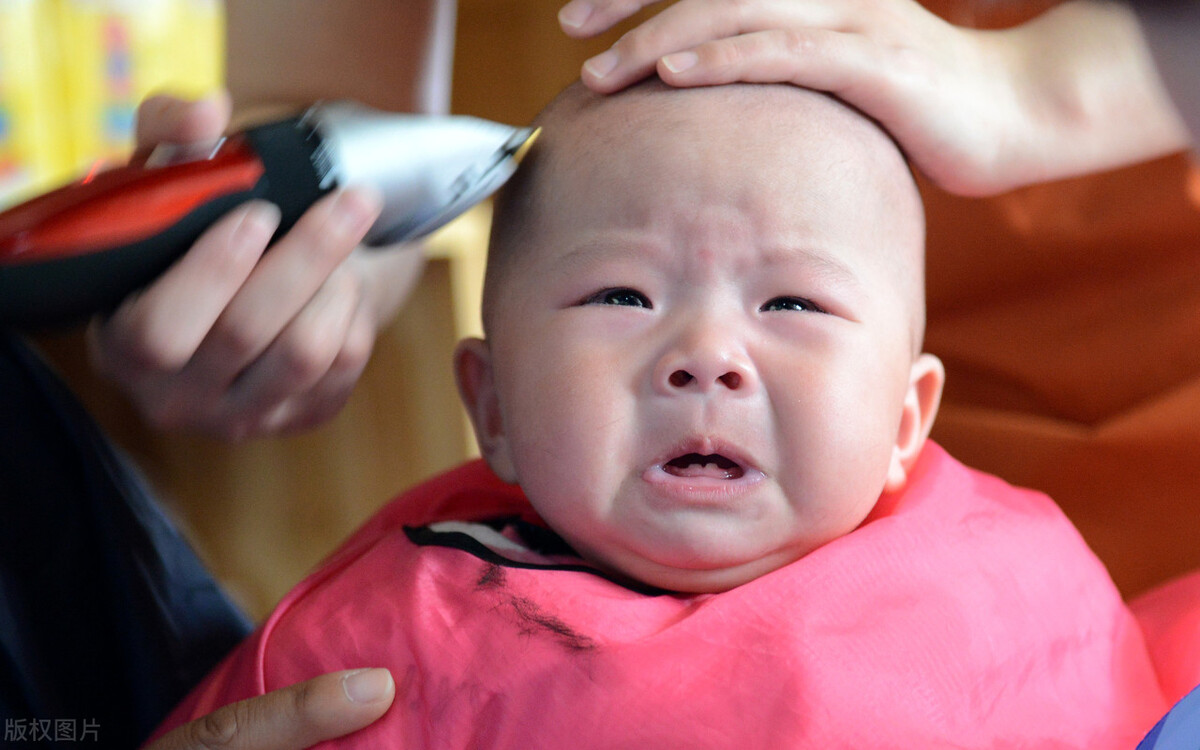 宝宝满月剃头,如何正确给满月宝宝剃头