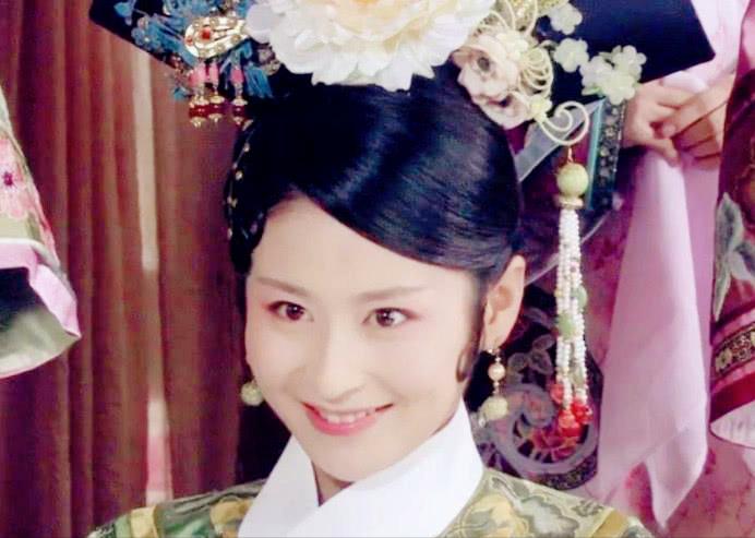 出场前吹成绝世美人,出场后却大失所望,看了感觉真尴尬