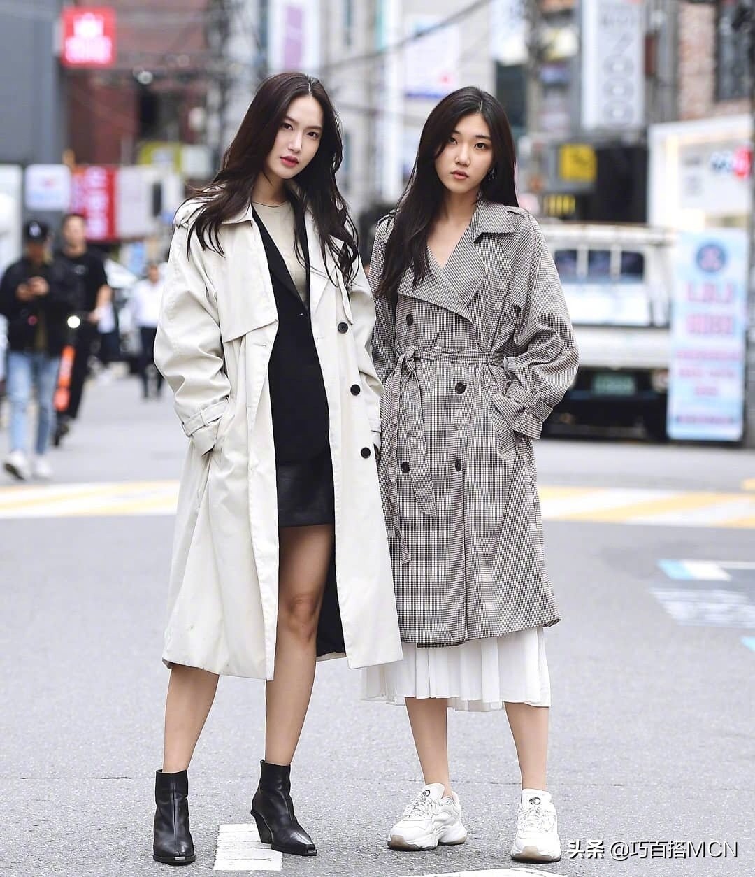 韩国闺蜜一起街拍,韩国街拍时髦穿搭