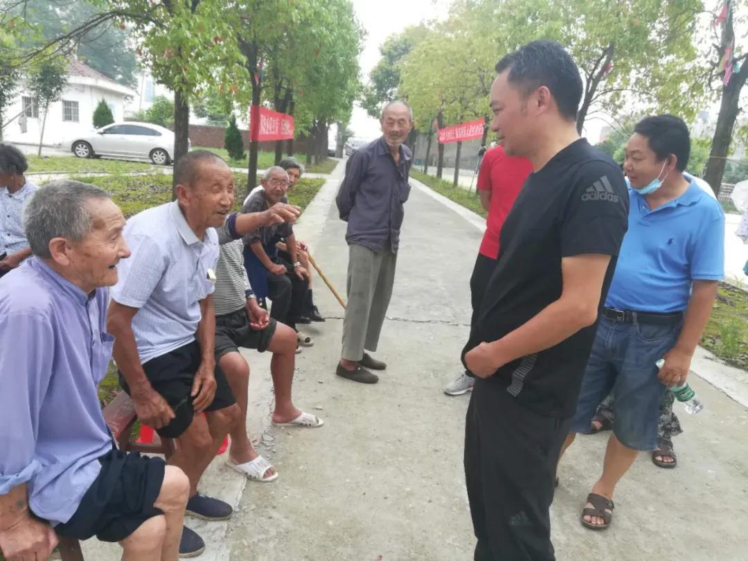 俯首甘为孺子牛——洪湖市民政局28名干部汛期抢险安置工作纪实