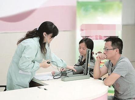 hcg翻倍正常会突然胎停吗,孕七周胸突然不胀了是否胎停