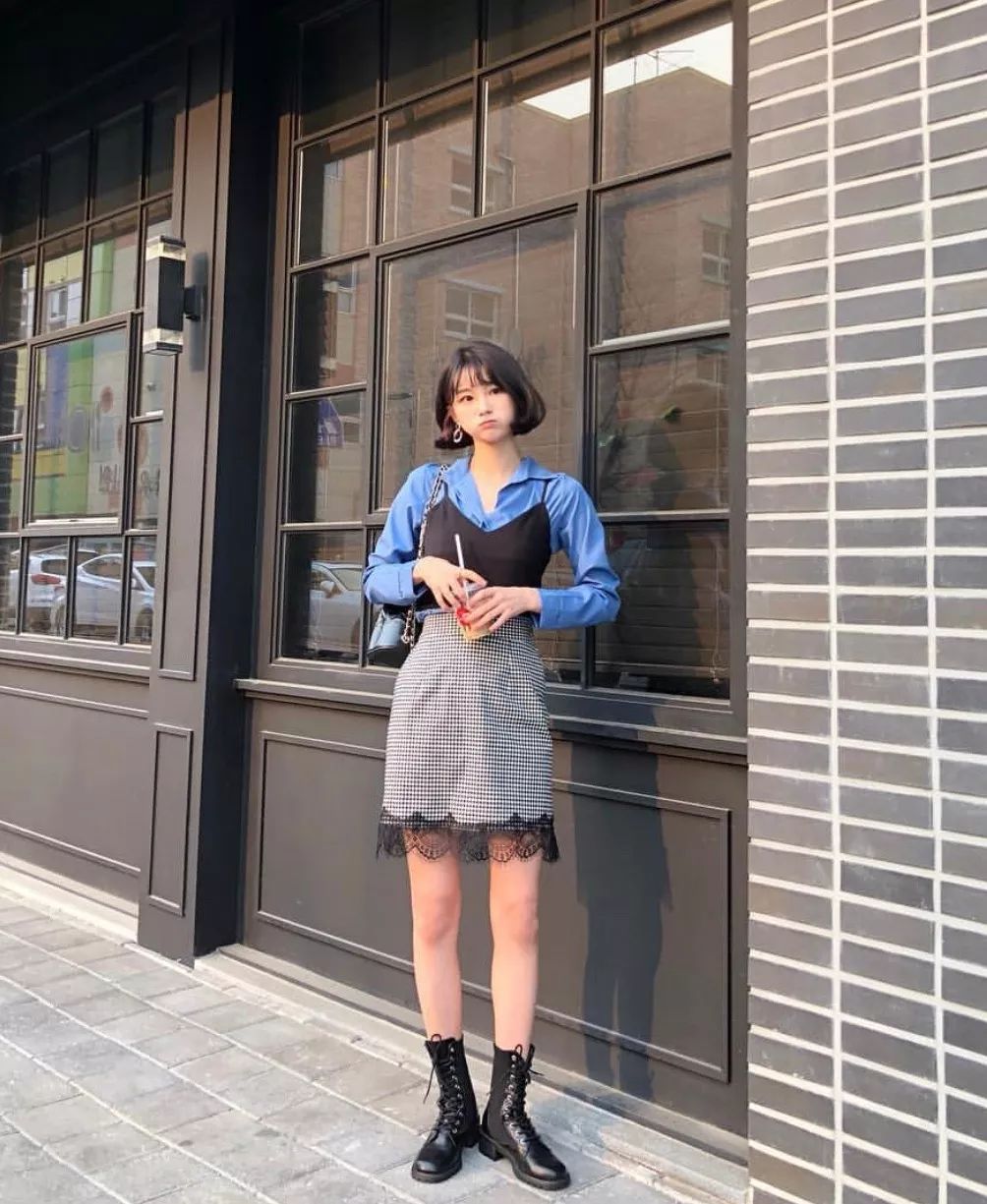 吊带裤穿搭,连体吊带裤怎么搭配才好看