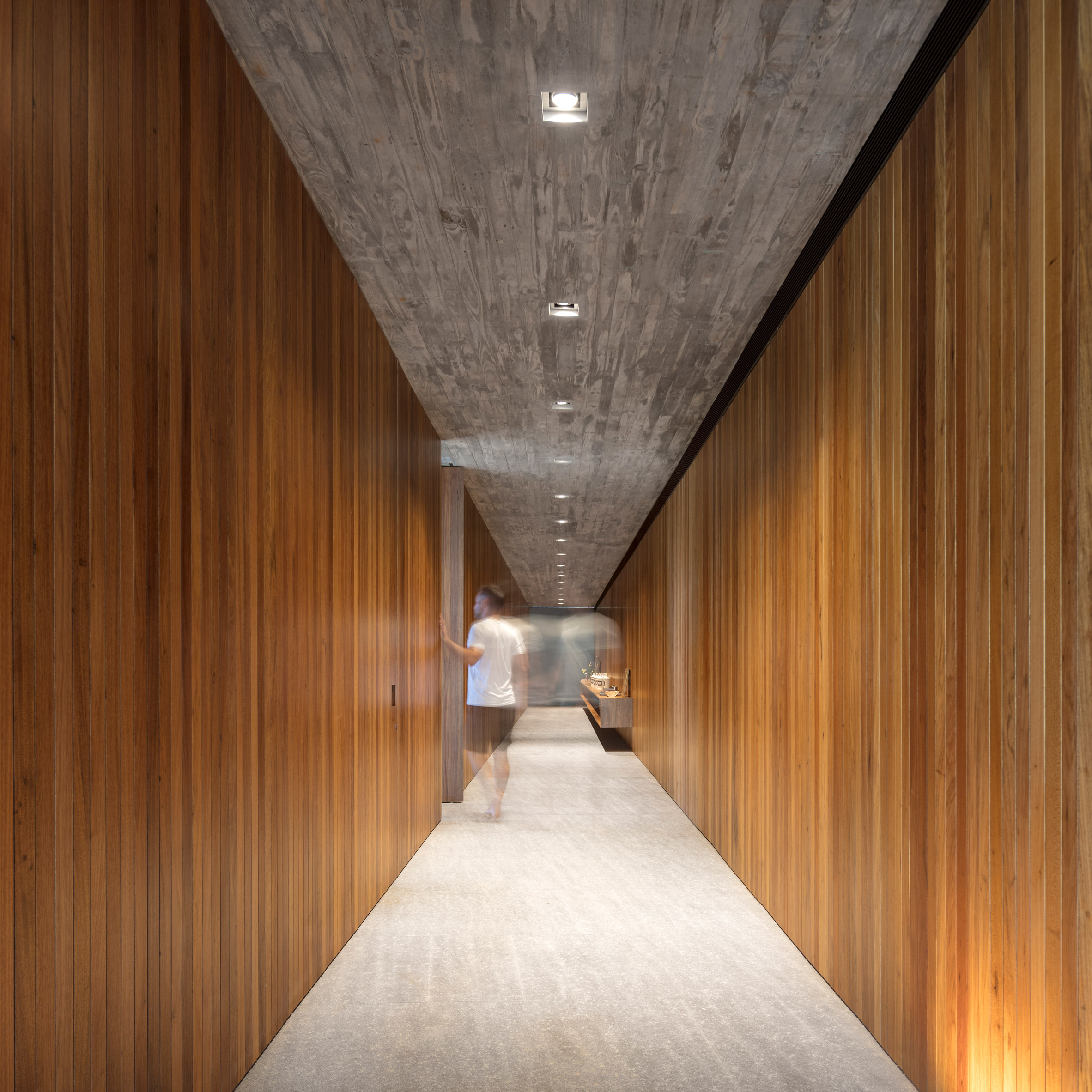 1000m²屋顶满种绿草，消隐在田园水光里的家