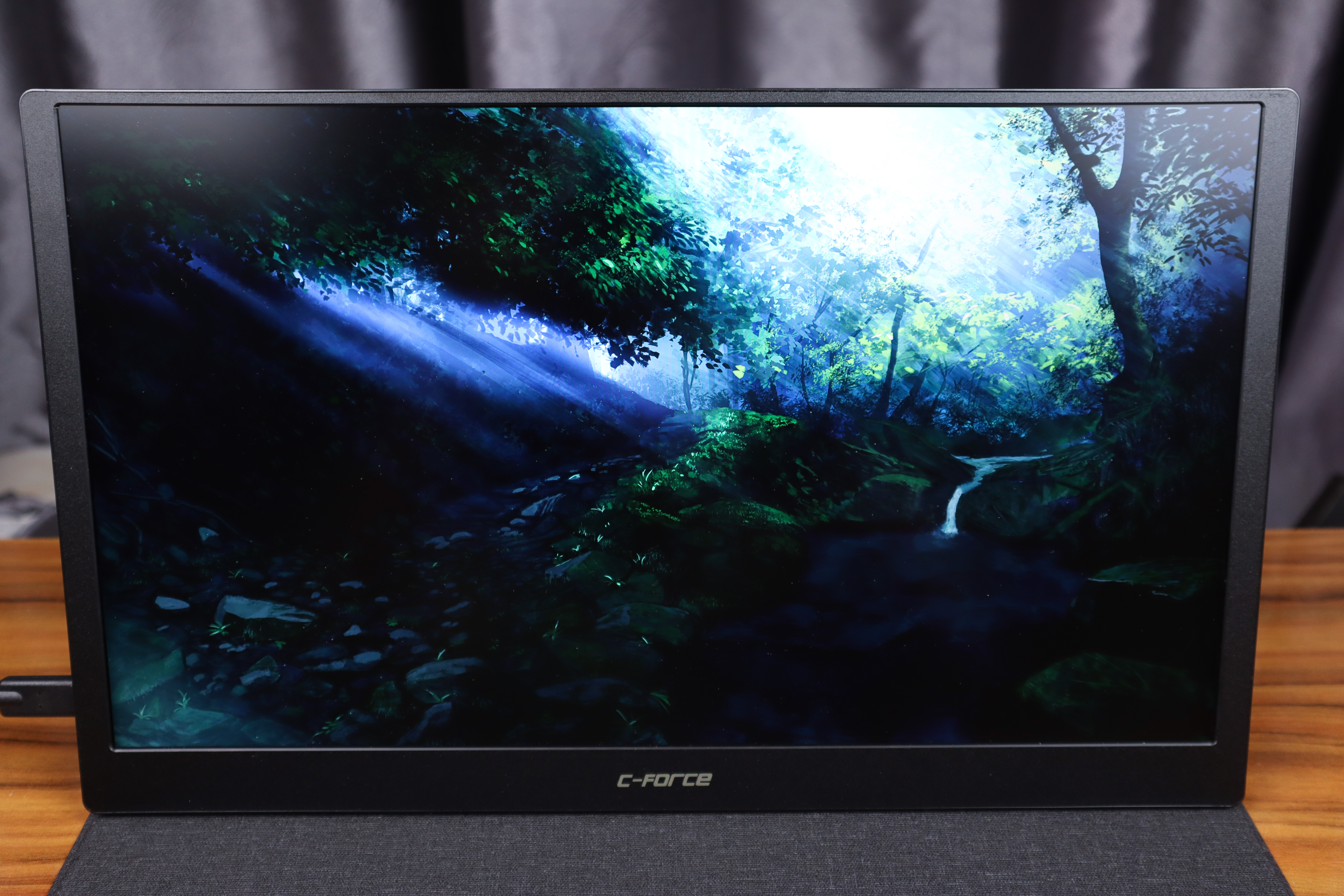 cforce便携显示屏011x,cforce便携屏幕评测