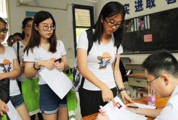 未来十年很吃香的3个专业,工资高、待遇好,选对了“钱途无量”