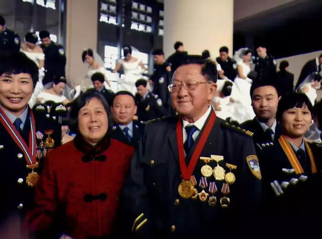 佩服,曾靠一包咸菜侦破*门惨灭**案,*加爵马**、周克华落网都多亏他……