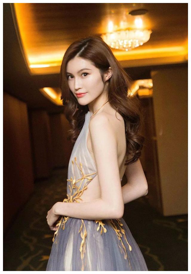 维密超模何穗健身,何穗40秒变脸