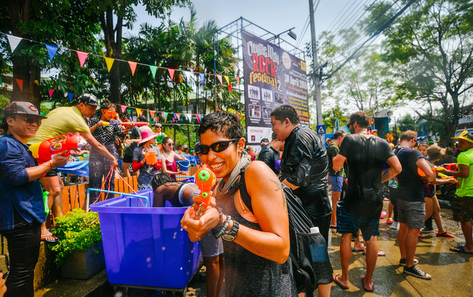 泰国芭提雅好莱坞酒吧泼水节活动,凯哥旅游团在泰国芭提雅泼水节
