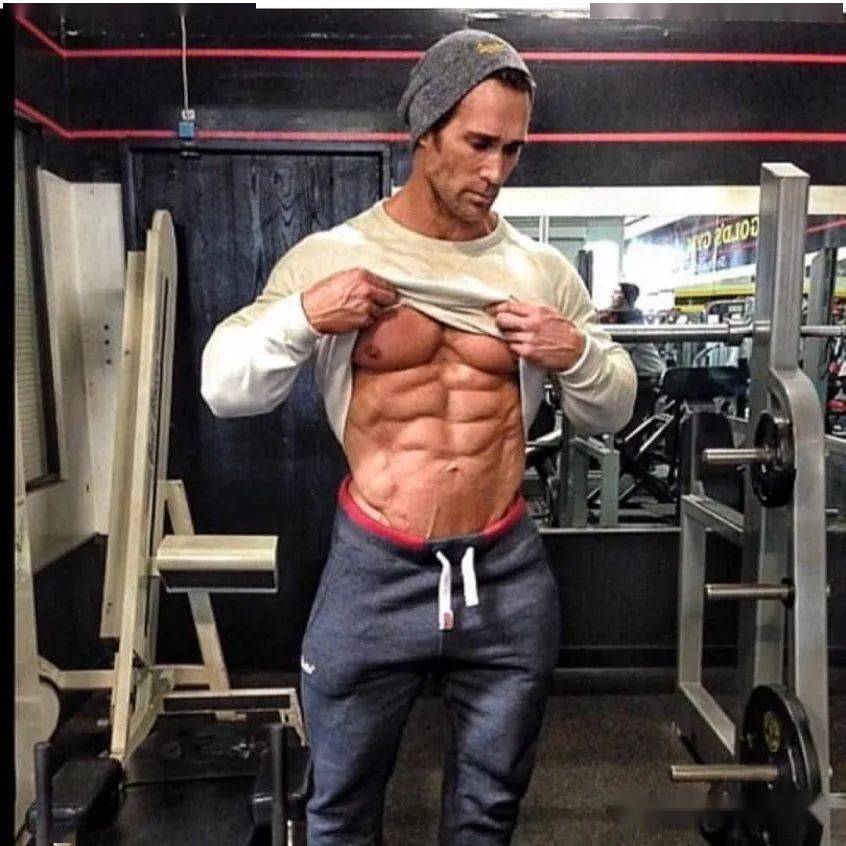 大力王迈克奥赫荣誉,大力王迈克奥赫恩自信秀肌肉