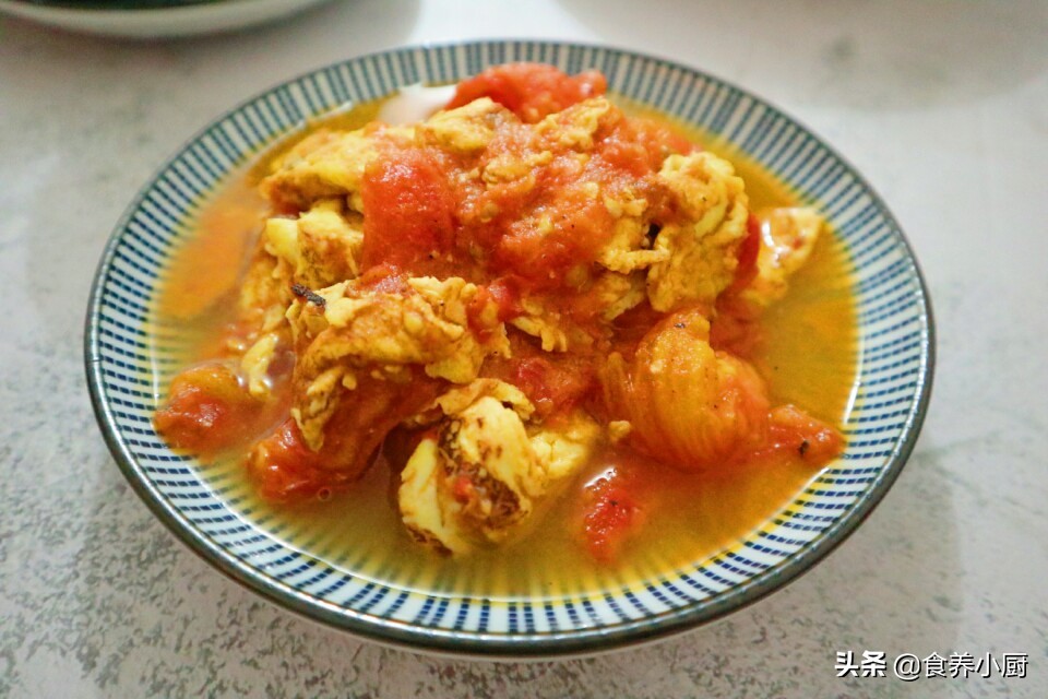 堂弟来吃饭，晚餐我做了五菜一汤，网友说：就吃这？你也太抠了吧