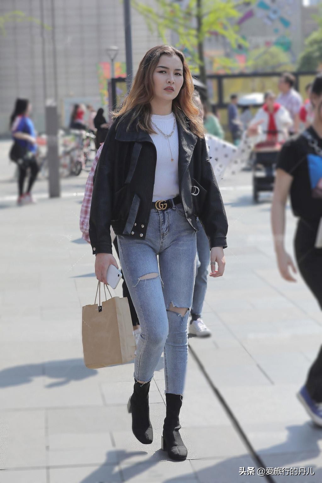 小姐姐黑色衣服穿搭图,机车夹克皮衣牛仔裤