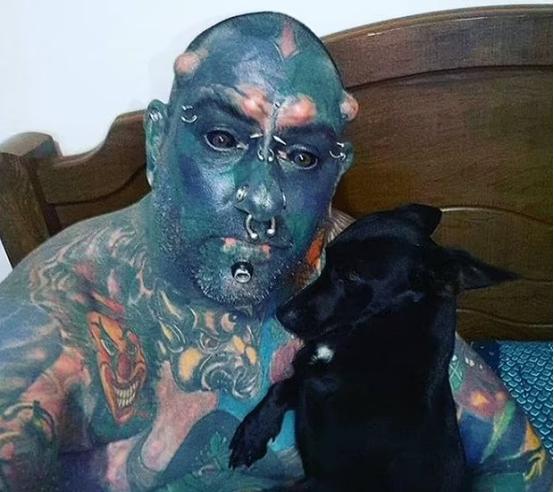 巴帅小伙为变兽人割掉耳鼻纹蓝全身，整容前照片看的网友扼腕叹息