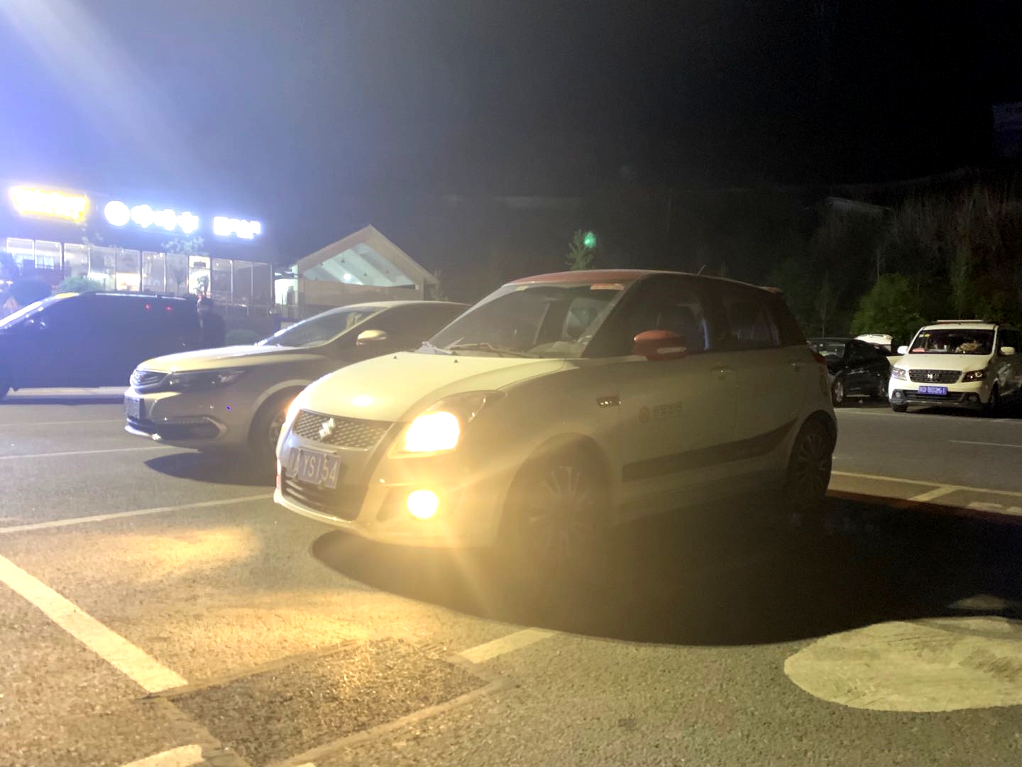 海外试驾2021款铃木雨燕运动版,铃木雨燕动力足颜值高代步首选车