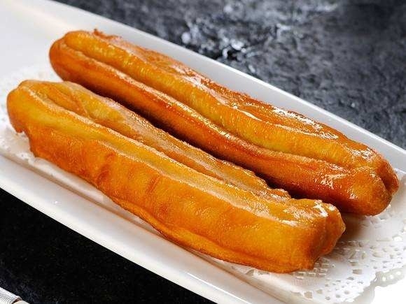 鸡蛋小油条的做法,鸡蛋油条汤的家常做法