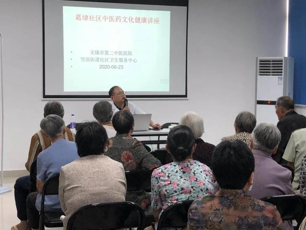 社区卫生服务中心走访,百家湖社区卫生服务中心工作人员