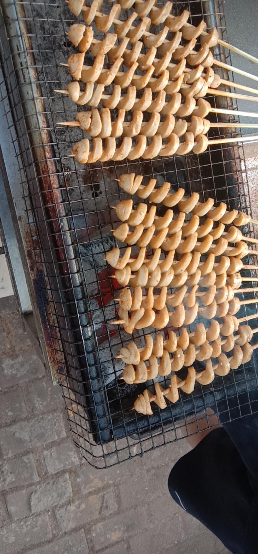 烤面筋卖2元一串成本大概多少,烤面筋月入8万小吃生意