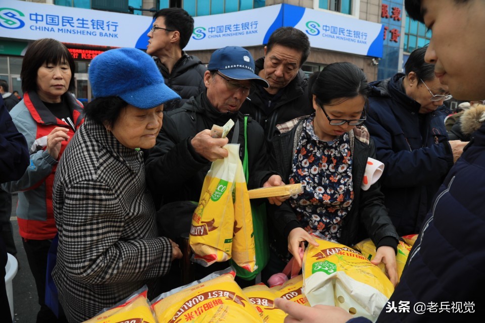 来一碗热乎乎的小米粥,来碗暖心暖胃的小米粥