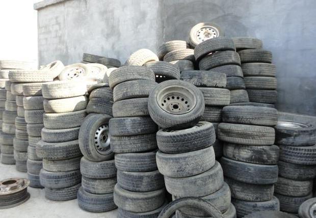 新车三个月轮胎侧面开裂怎么维权,新车轮胎出现裂纹4s店如何赔付