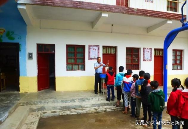 坚守教育初心争做最美教师,扎根乡村26年的最美教师事迹