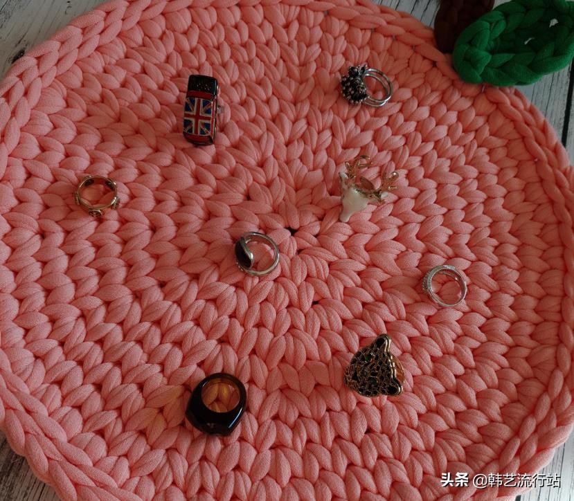 漂亮的钩针饰品,钩针小饰品教程图解