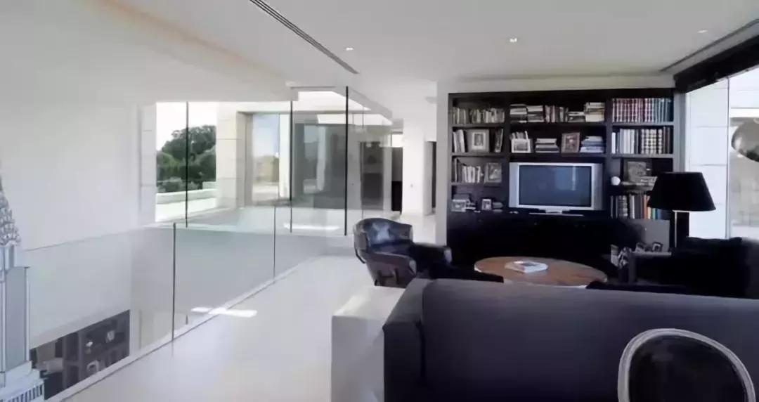 梅西和c罗谁豪宅最好,身价十亿的球星