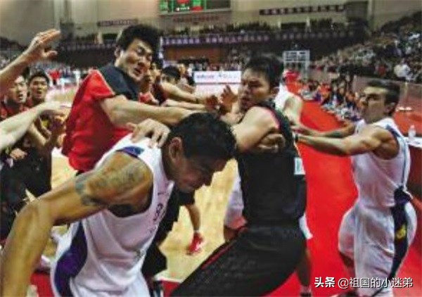 中国男篮史上最强的打架,中国男篮打架有多劲爆