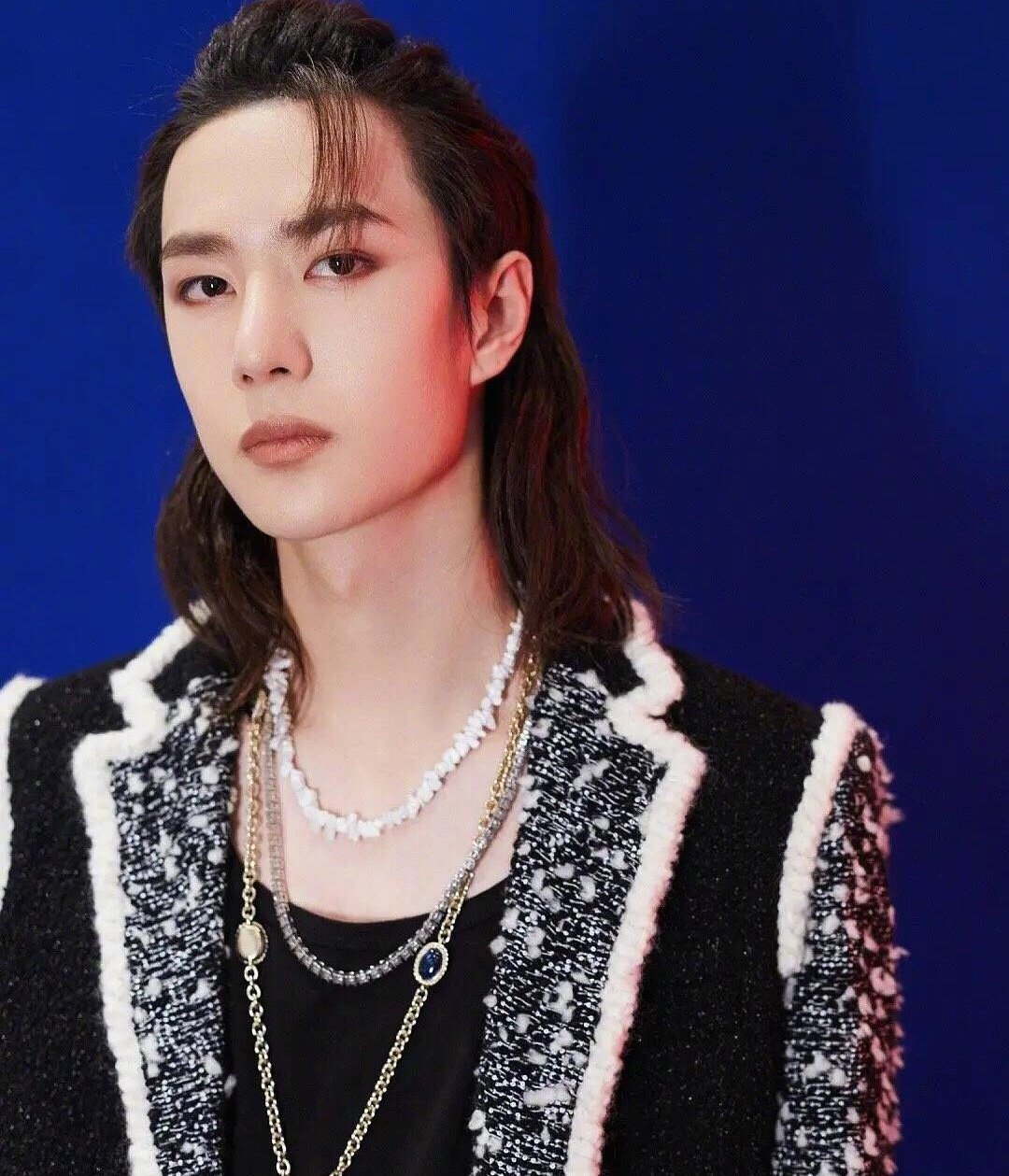 没常识、不识字、不会乘法口诀，这些顶流“文盲”凭什么会红？