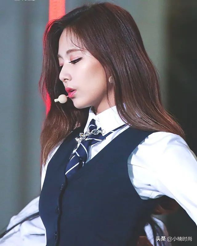 尖下巴怎么修容变短下巴,短下巴修容教程