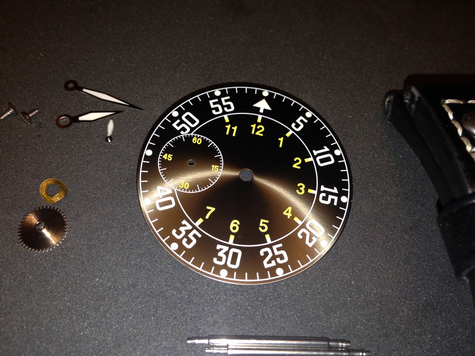 看看老外DIY机械手表